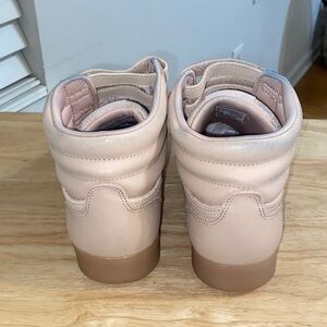 Reebok Women's Sneakers in Light Pink and Tan